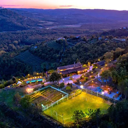Stancija Sancta Maria - Heritage Wellness Retreat & Alojamento de Acomodação e Pequeno-almoço Oprtalj